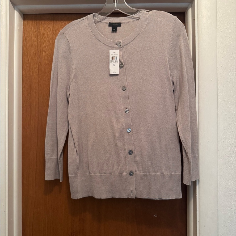 Ann Taylor M 3/4 sleeve button down cardigan, gray beige